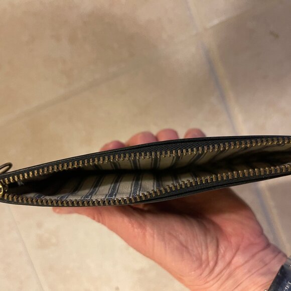 Coach - Picture 2 of 5